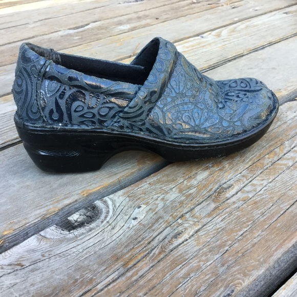 Womens BOC by BORN Concepts Embossed Paisley Clogs - Picture 6 of 8